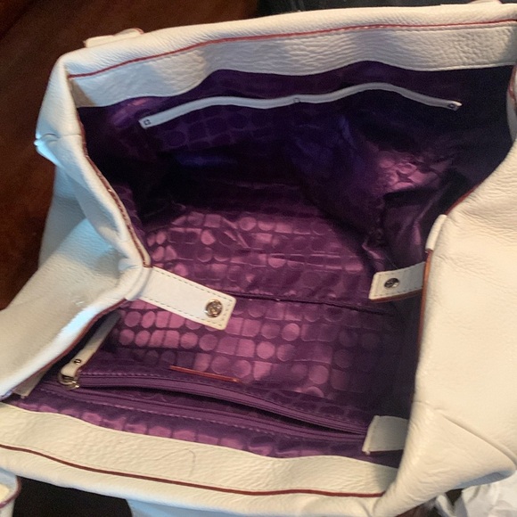 Next to new Kate Spade cream coloured handbag with red piping and gold hardware - Picture 4 of 8